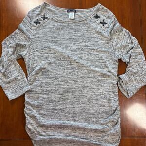 Olivia Blu Gray Medium Top